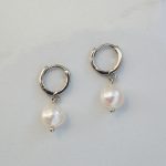 Pearls drop earrings