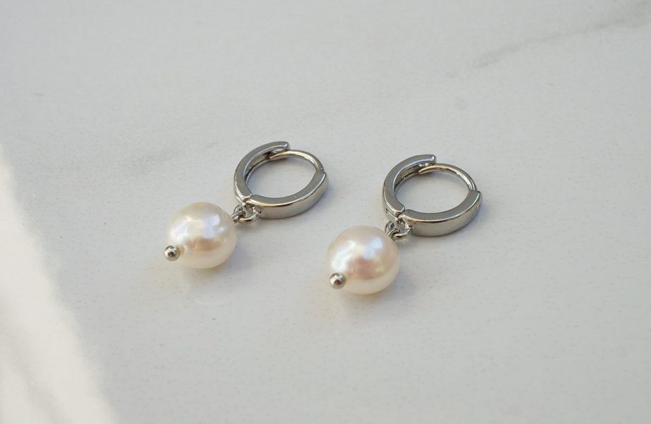 Pearls drop earrings