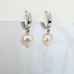 Pearls drop earrings